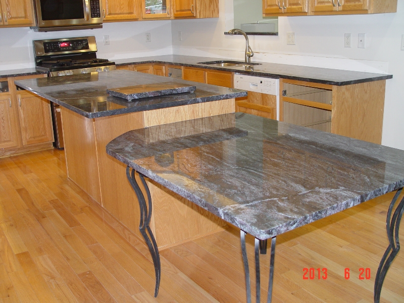 granite table and island in pitsburgh kitchen